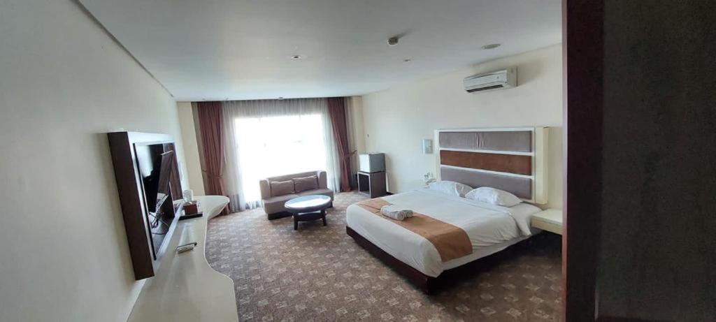 Hotel President Executive Club à Cikarang Extérieur photo