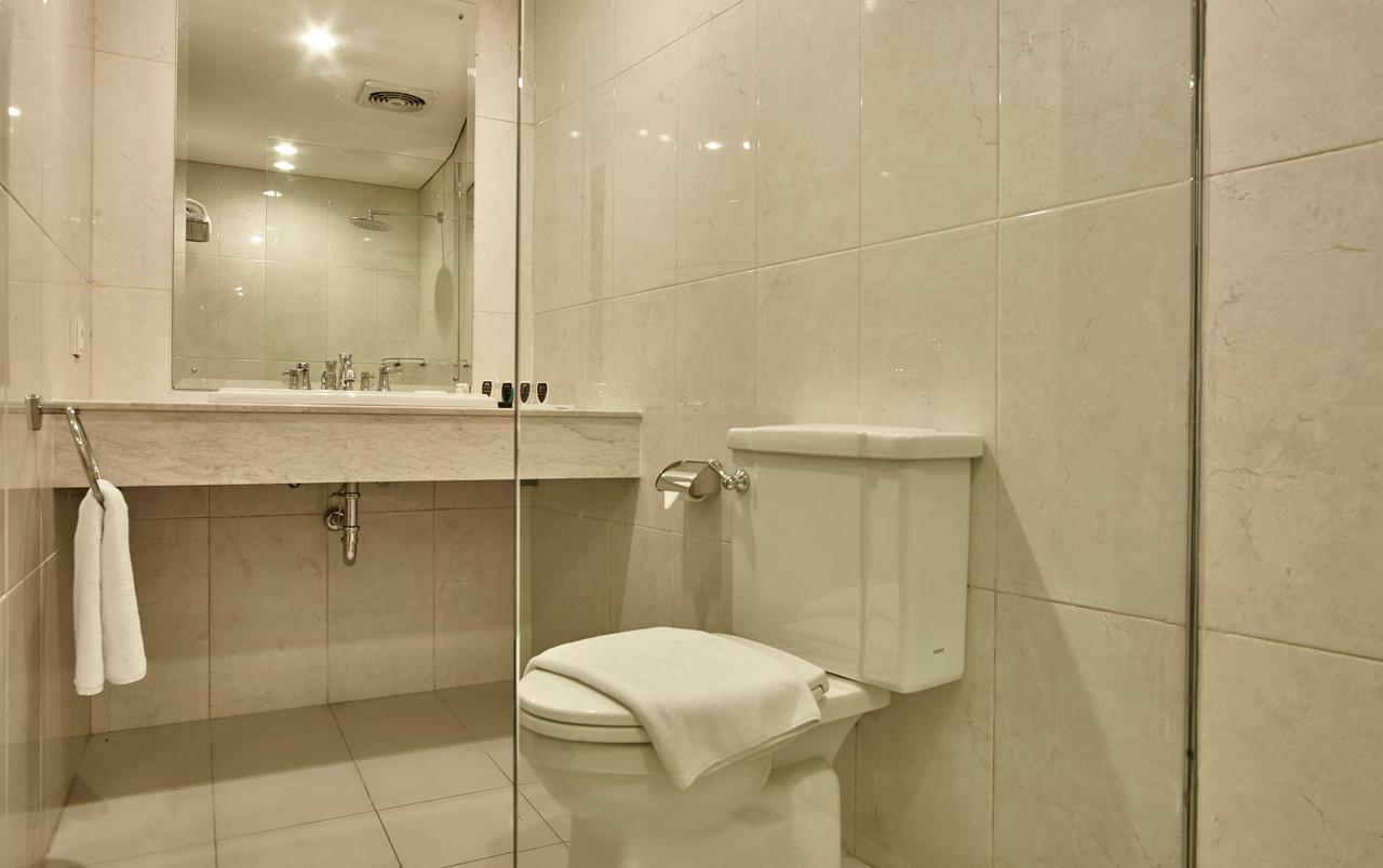 Hotel President Executive Club à Cikarang Extérieur photo