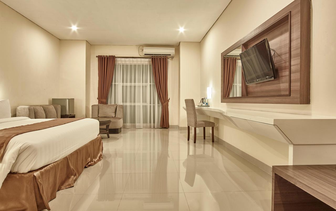 Hotel President Executive Club à Cikarang Extérieur photo