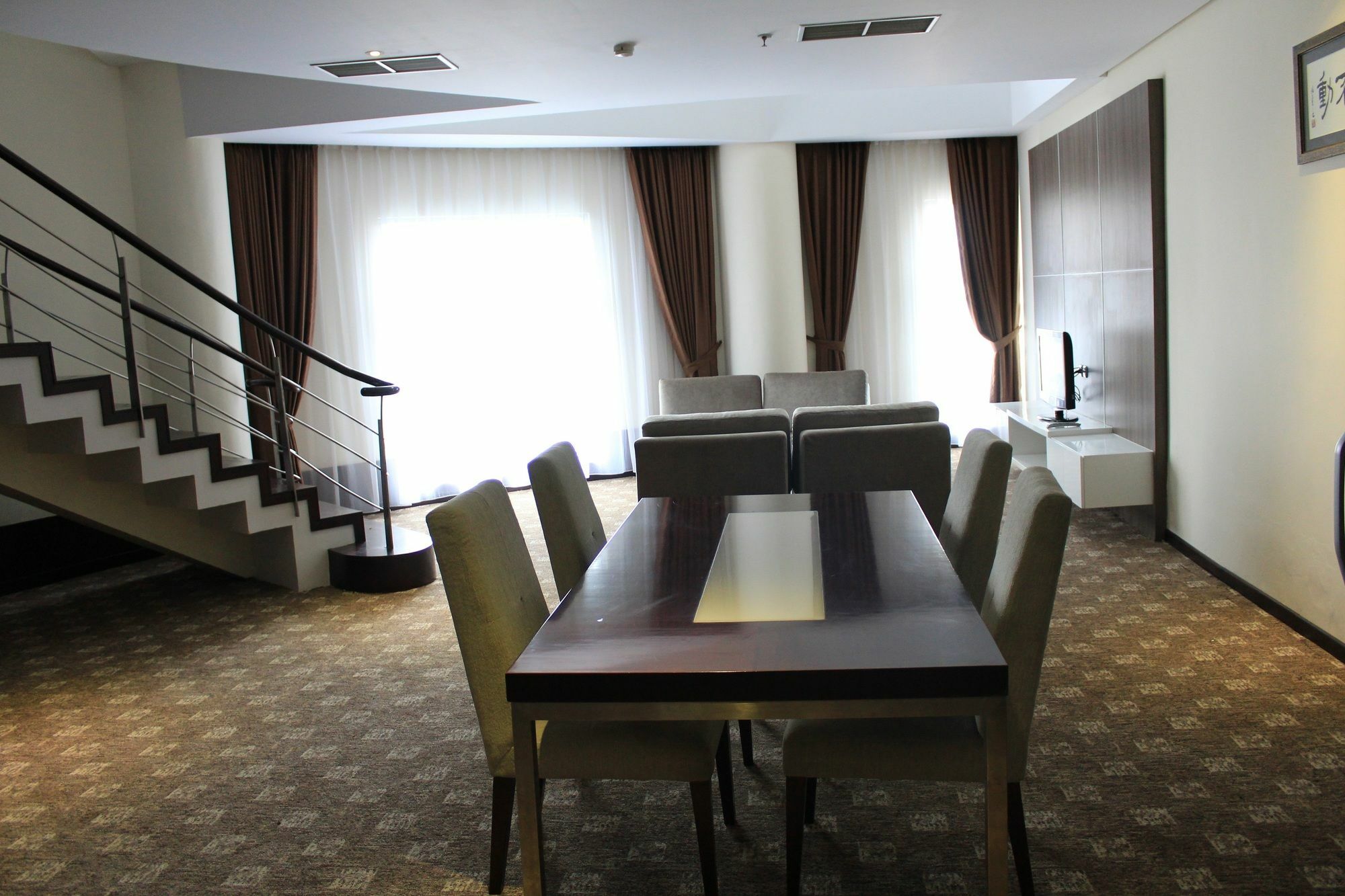 Hotel President Executive Club à Cikarang Extérieur photo