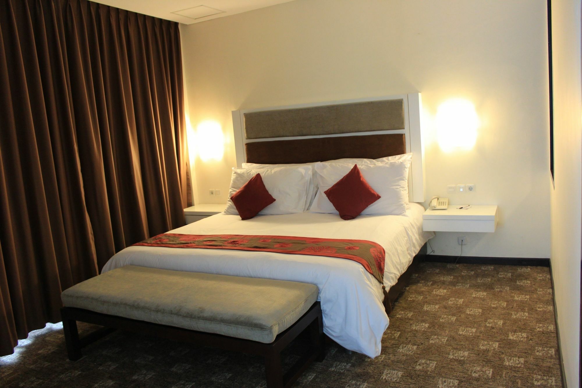 Hotel President Executive Club à Cikarang Extérieur photo