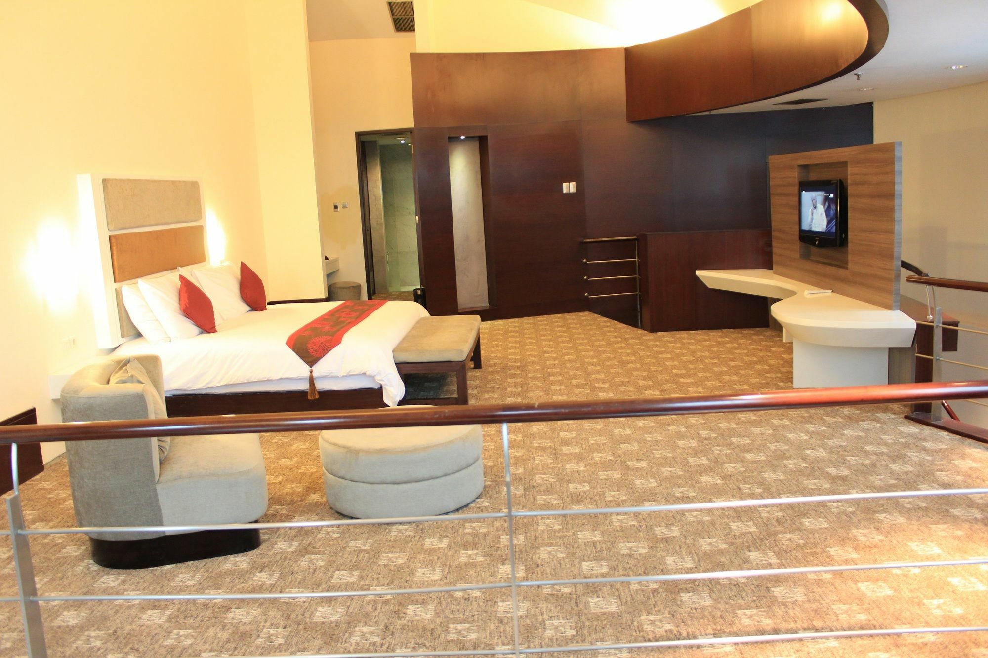 Hotel President Executive Club à Cikarang Extérieur photo